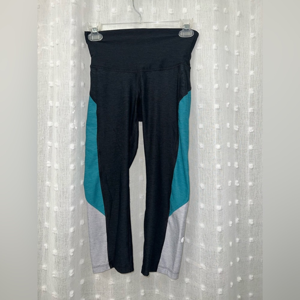 Very dark gray, light gray and teal cropped leggings